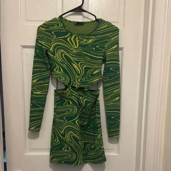 Zara Dresses & Skirts - Zara Green and Yellow Swirl Long Sleeve Dress
